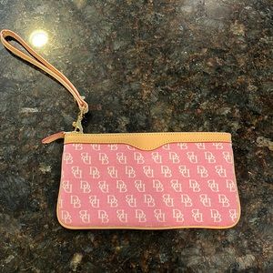 BRAND NEW Dooney & Bourke pink wristlet